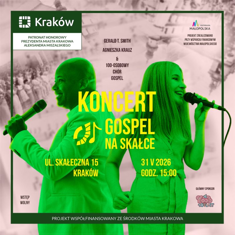 Baner gospel na Skałce. Prowadzący instruktorzy śpiewający do mikrofonu